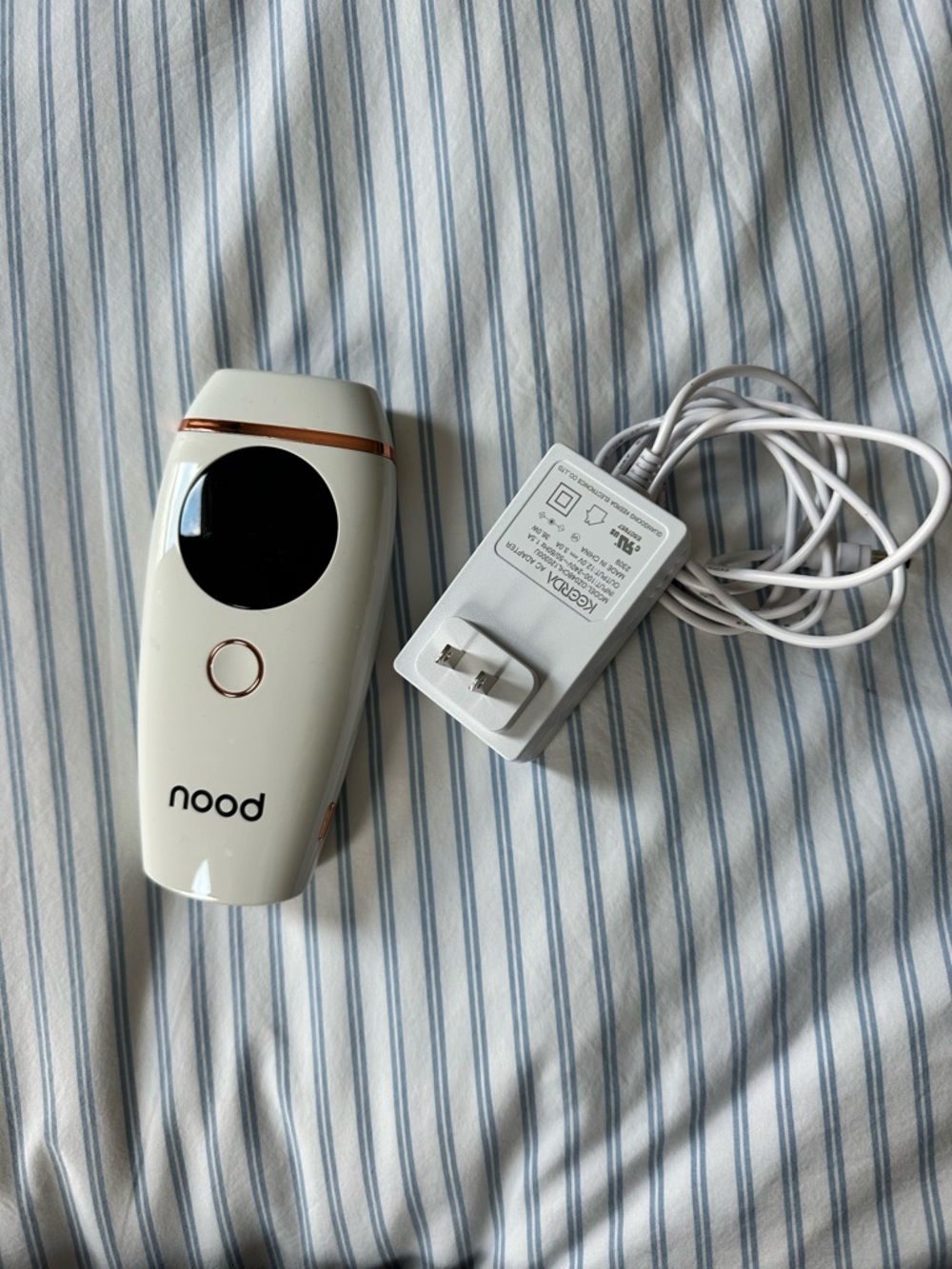 nood White and Rose Gold Handheld IPL Hair Removal Device with Charger